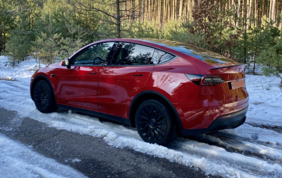 Tesla Model Y. Car rental in Lviv, Ukraine Тесла модел у. Прокат авто у Львові